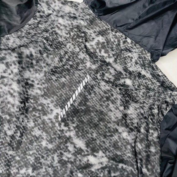 under Armour Storm Digi Camo Windbreaker Jacket - Picture 13 of 14